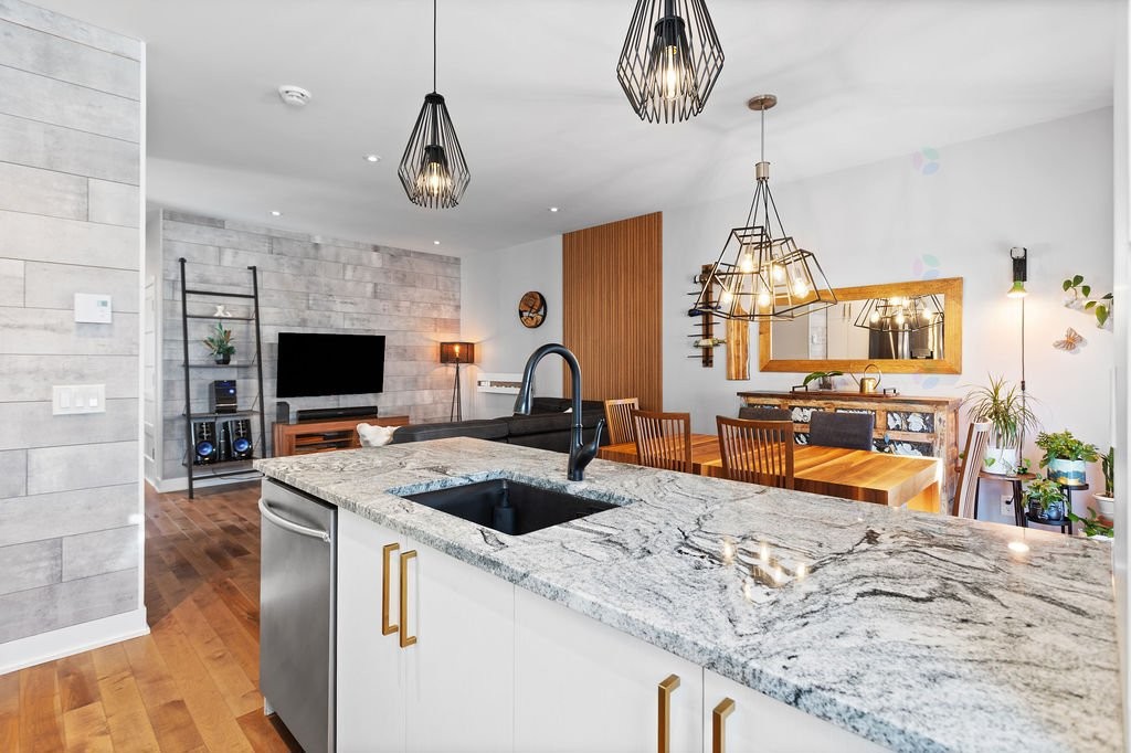 









1966


Rue Philippe-Dolbec

,
Laval (Sainte-Rose),




QC
H7L0J6

