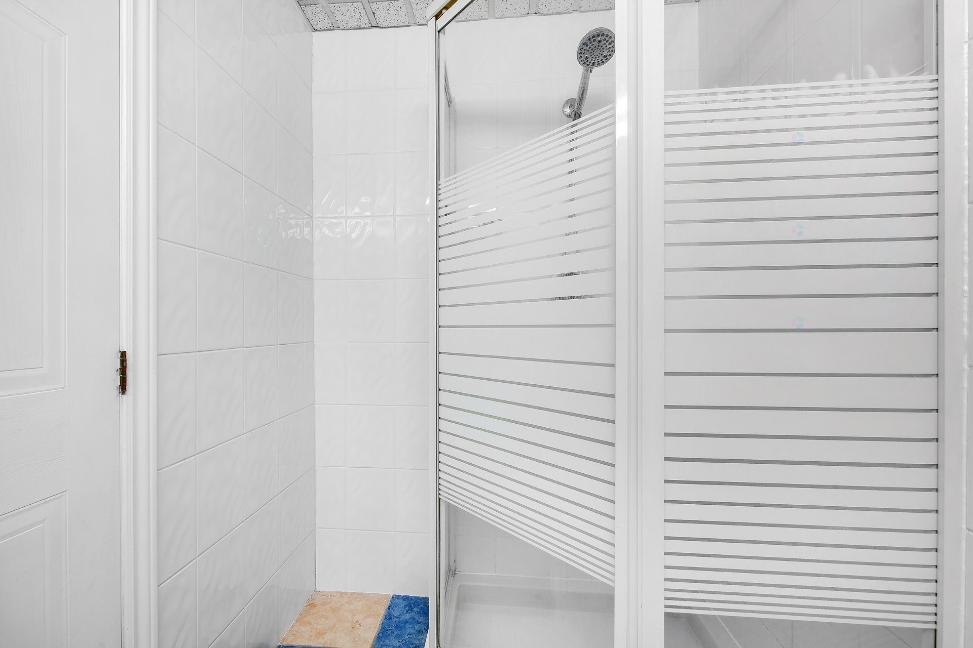 









425


Rue Perras

,
Laval (Auteuil),




QC
H7H2V1

