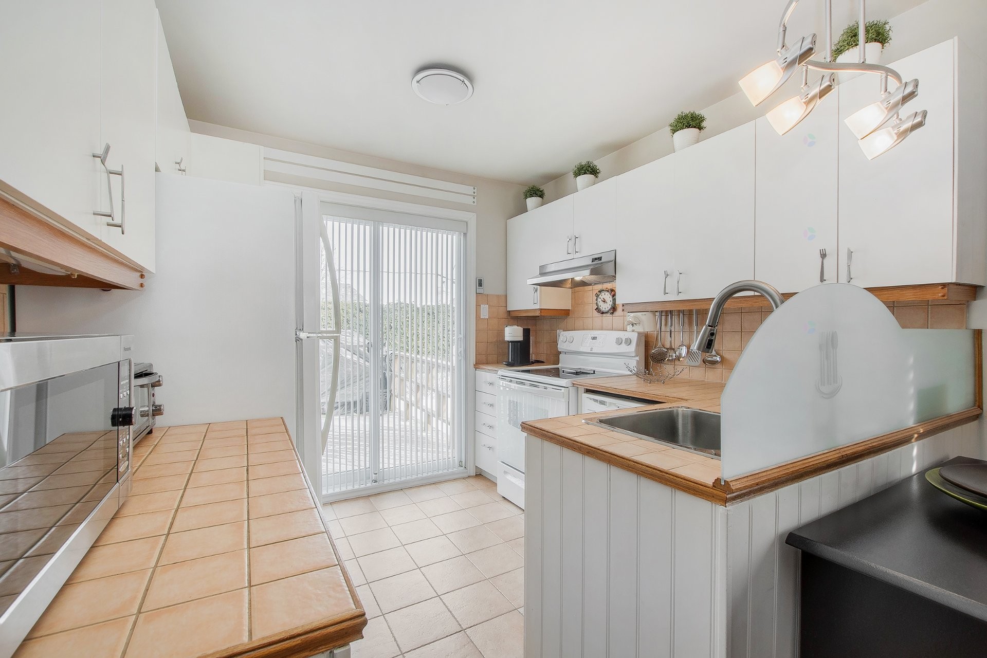 









425


Rue Perras

,
Laval (Auteuil),




QC
H7H2V1

