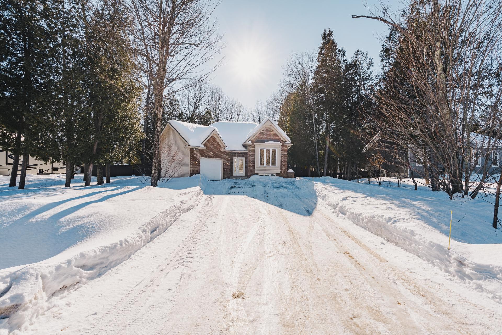 









1324


Rue du Hameau

,
Sainte-Julienne,




QC
J0K2T0

