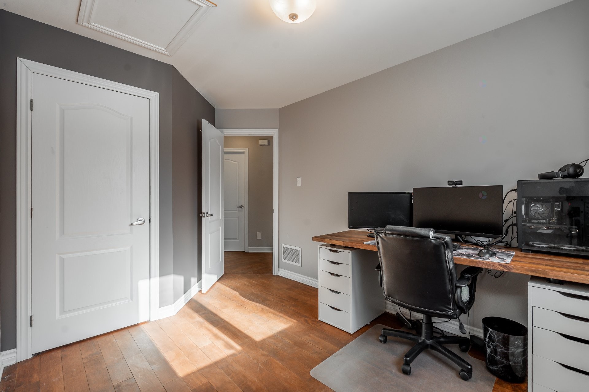 









1324


Rue du Hameau

,
Sainte-Julienne,




QC
J0K2T0

