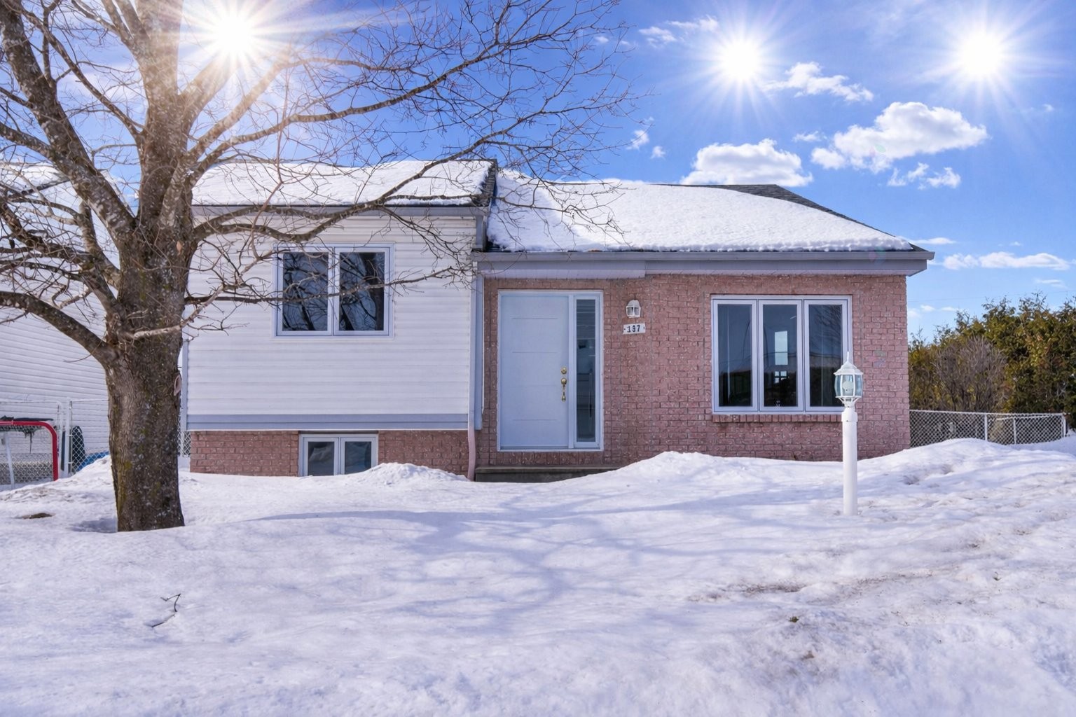 









187


Rue des Aralies

,
Gatineau (Masson-Angers),




QC
J8M1W7

