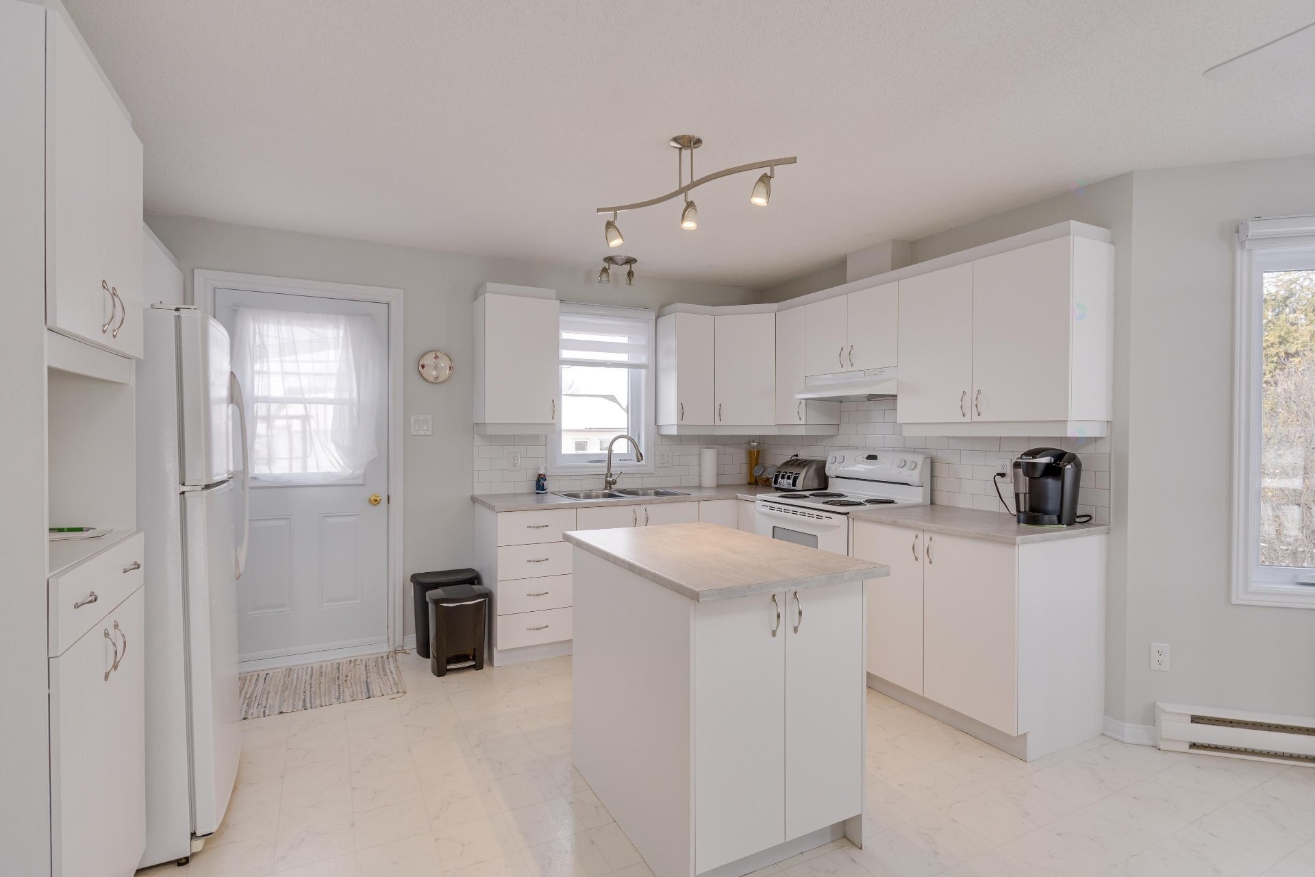 









187


Rue des Aralies

,
Gatineau (Masson-Angers),




QC
J8M1W7

