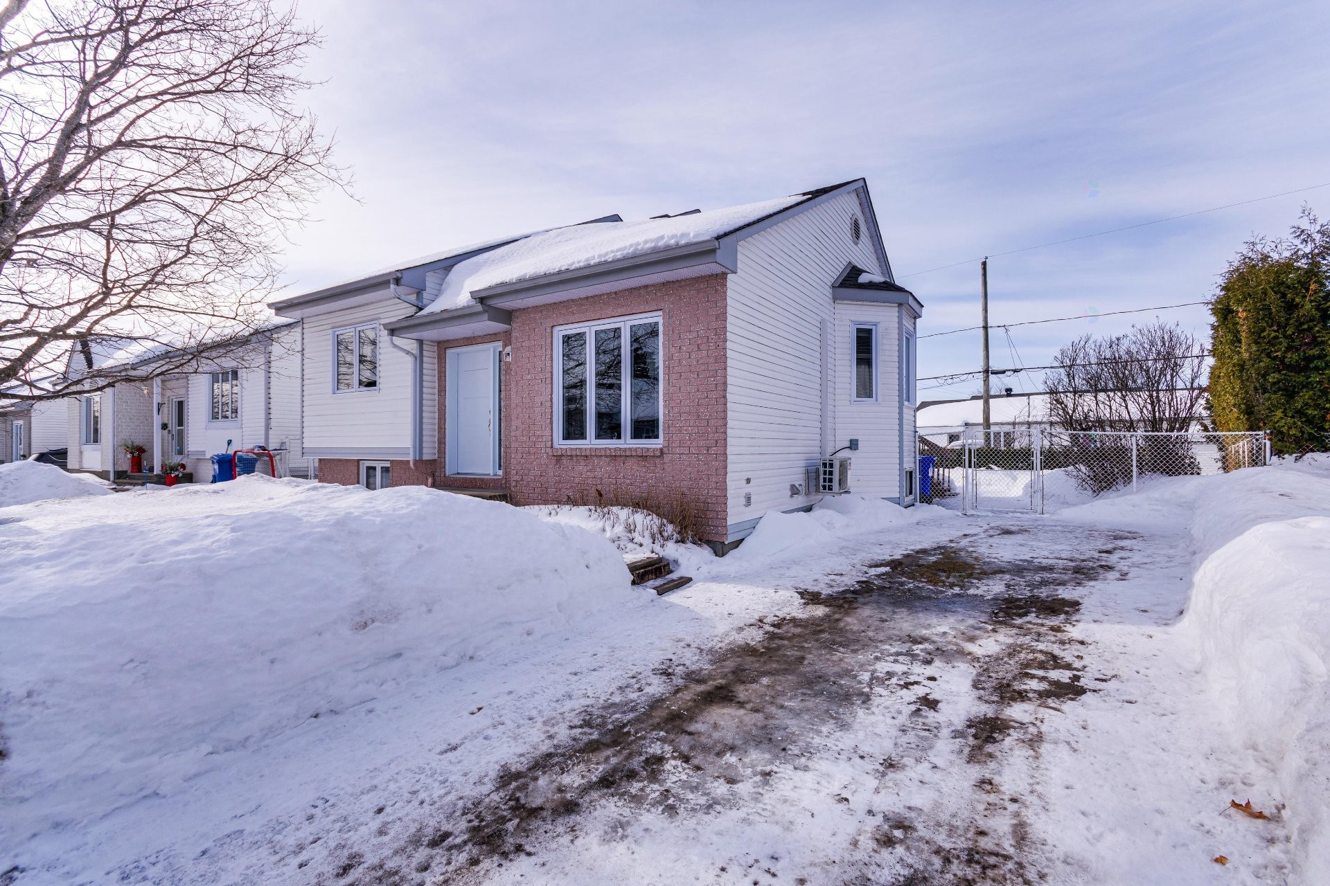 









187


Rue des Aralies

,
Gatineau (Masson-Angers),




QC
J8M1W7

