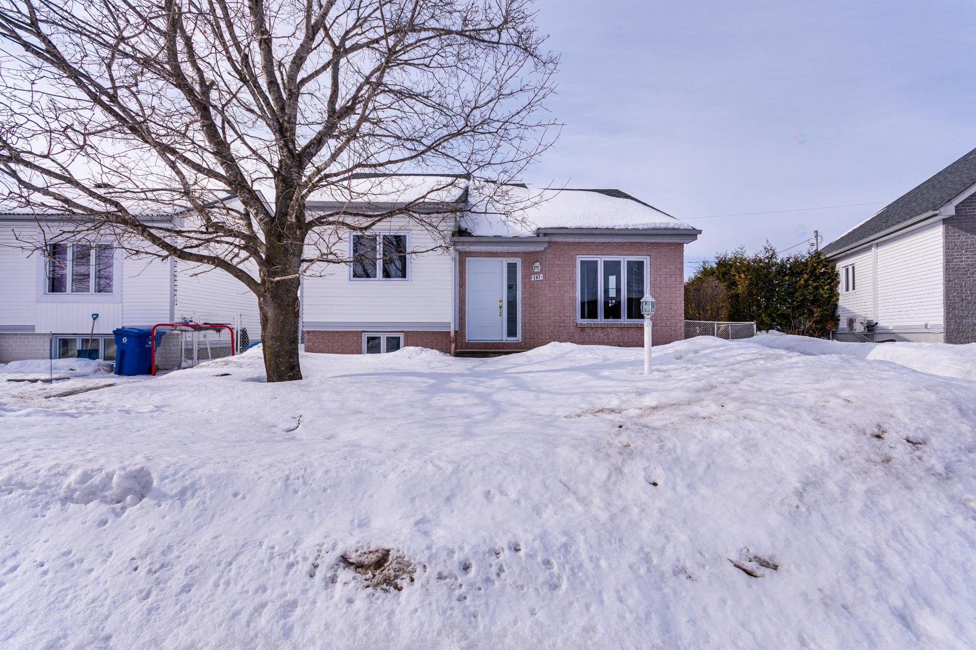 









187


Rue des Aralies

,
Gatineau (Masson-Angers),




QC
J8M1W7

