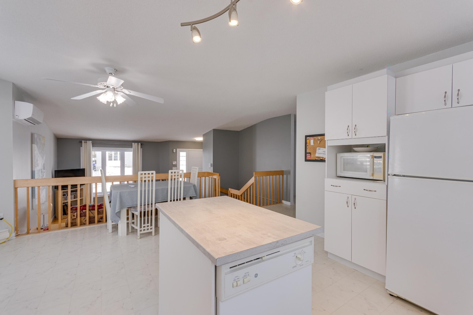 









187


Rue des Aralies

,
Gatineau (Masson-Angers),




QC
J8M1W7

