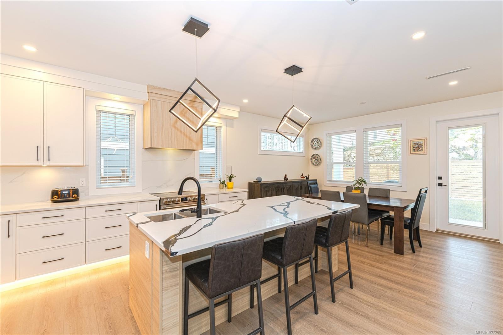 









2367


Swallow

Pl,
Langford,




BC
V9B 6Y6

