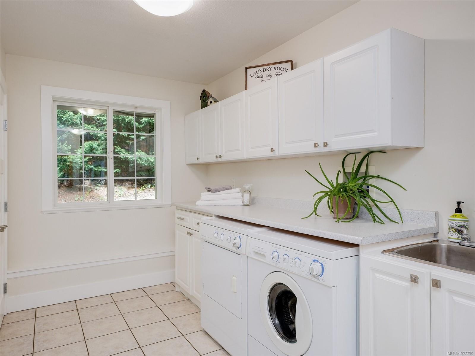 









6583


Wallace

Dr,
Central Saanich,




BC
V8M 1J8

