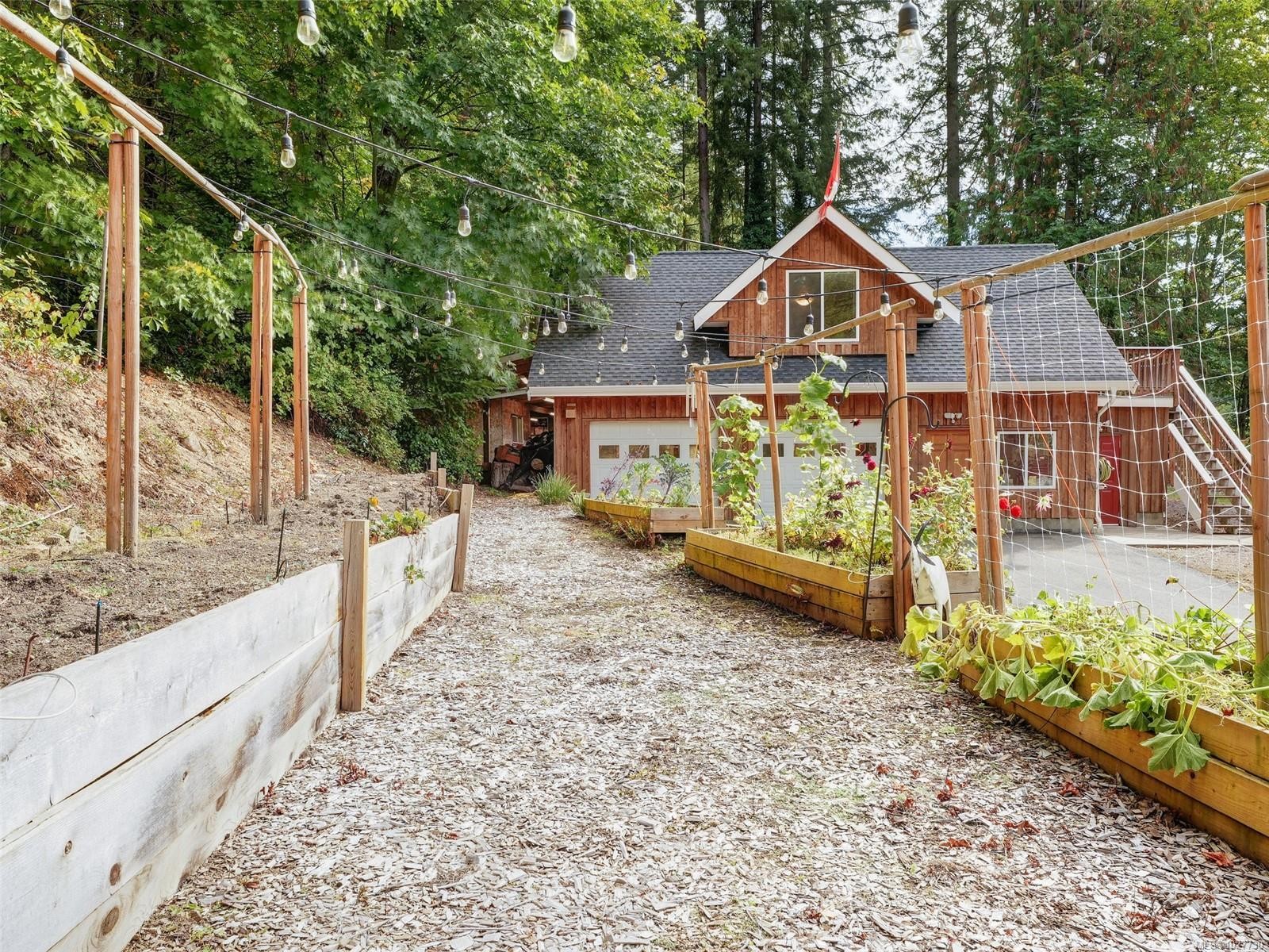 









6583


Wallace

Dr,
Central Saanich,




BC
V8M 1J8

