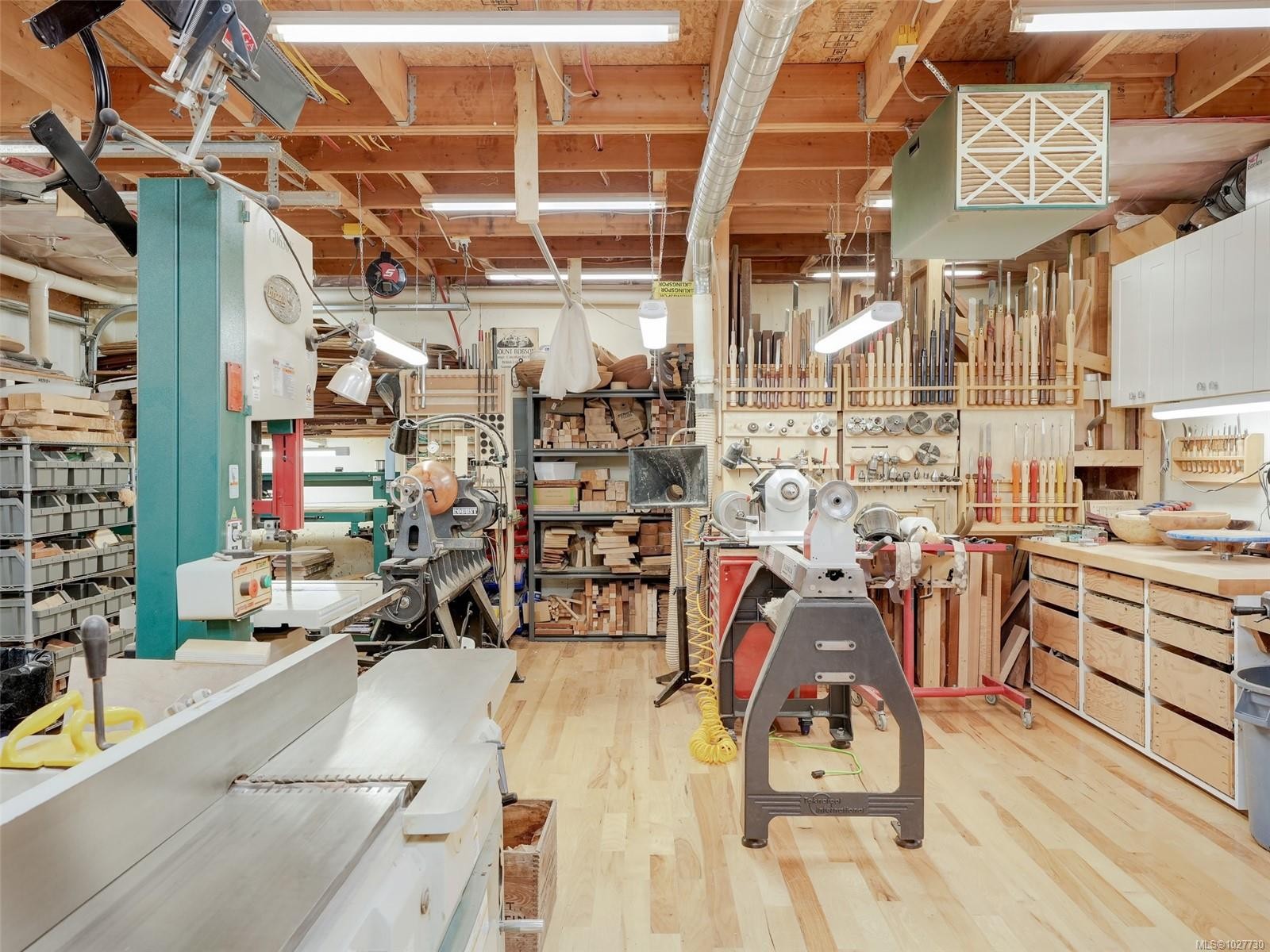 









6583


Wallace

Dr,
Central Saanich,




BC
V8M 1J8

