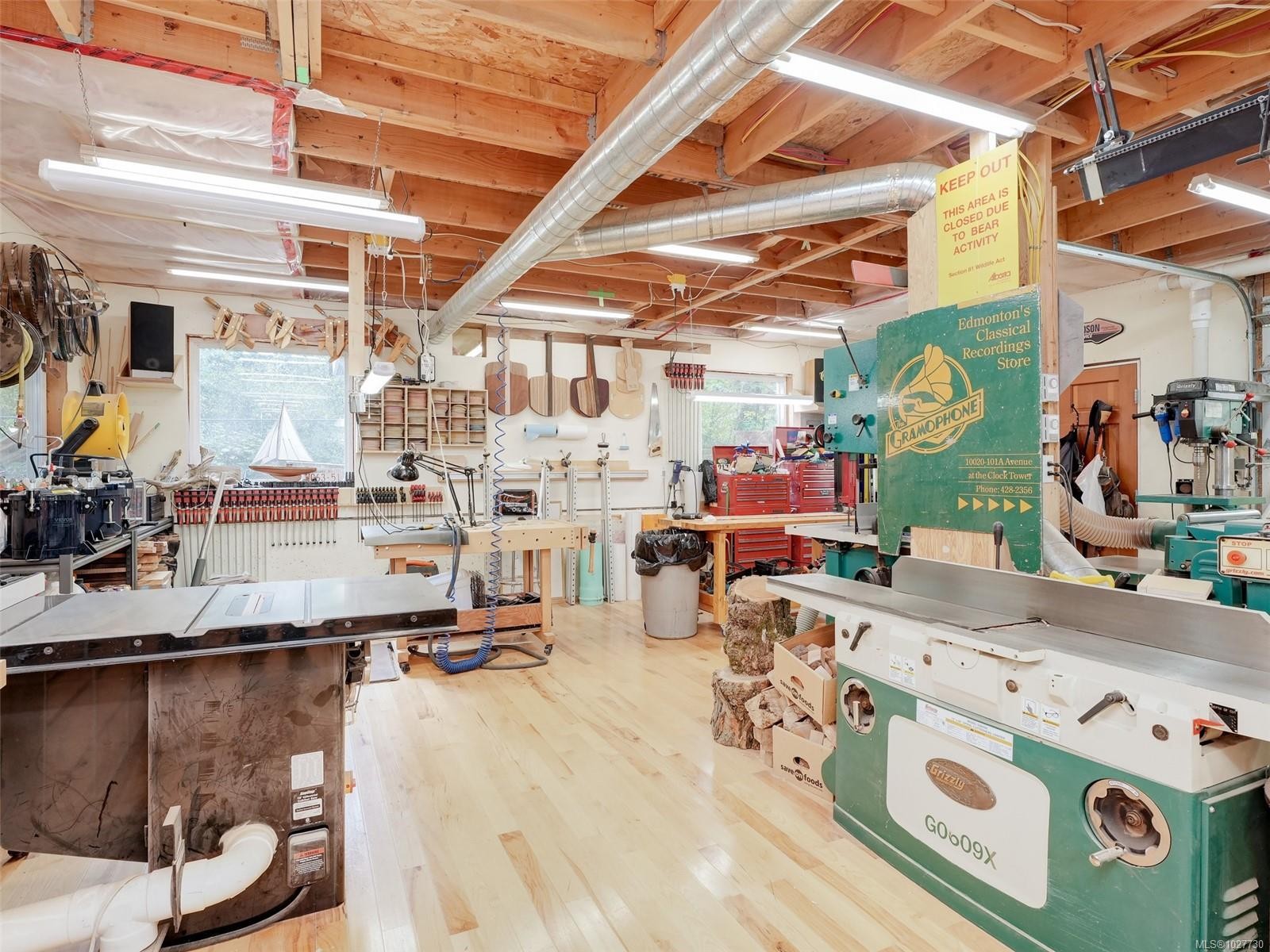 









6583


Wallace

Dr,
Central Saanich,




BC
V8M 1J8

