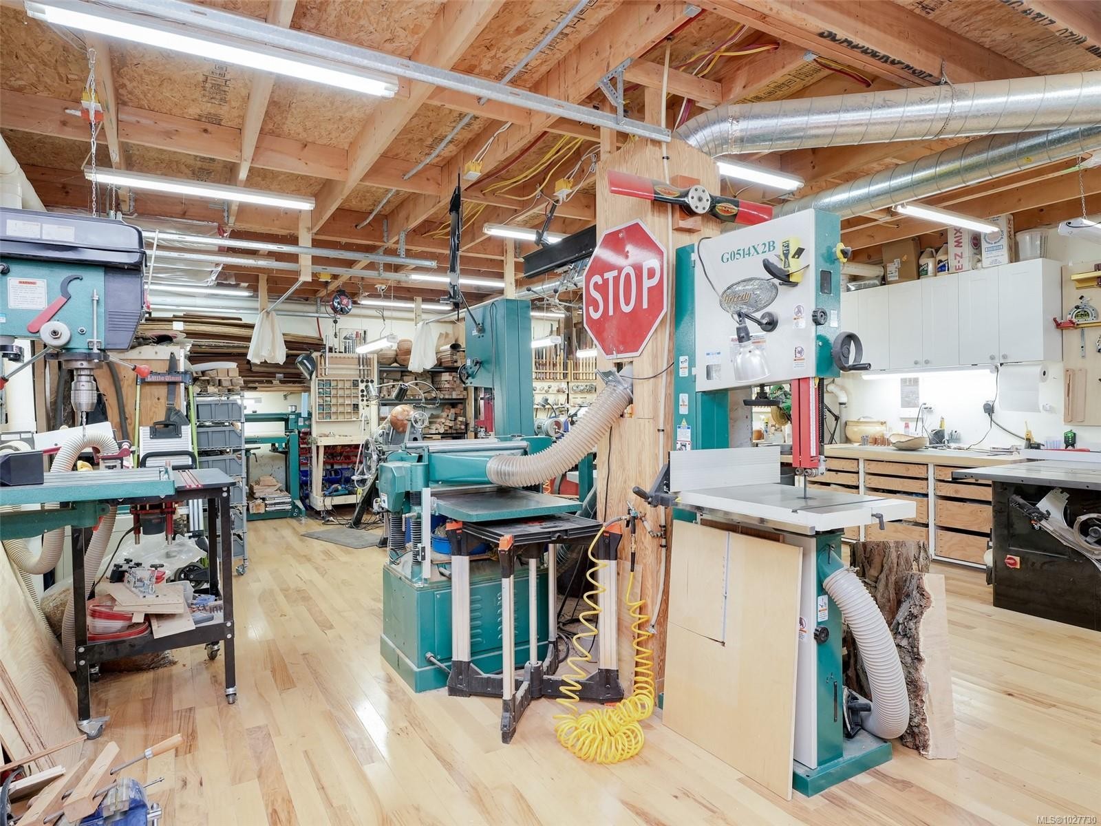 









6583


Wallace

Dr,
Central Saanich,




BC
V8M 1J8

