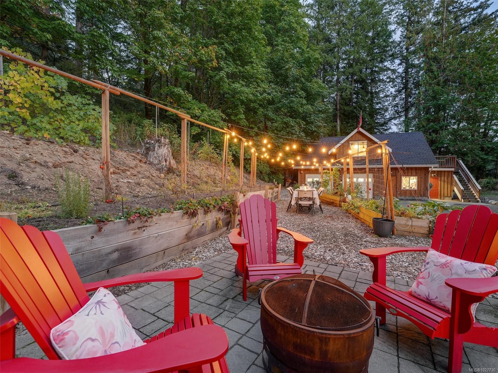 









6583


Wallace

Dr,
Central Saanich,




BC
V8M 1J8

