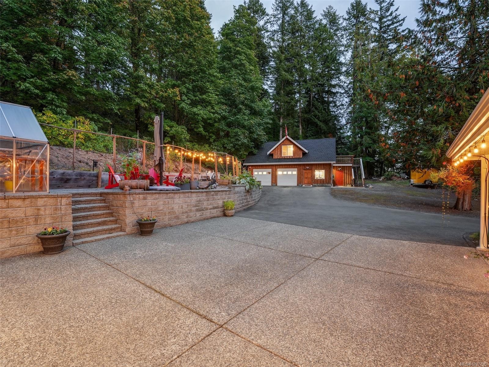 









6583


Wallace

Dr,
Central Saanich,




BC
V8M 1J8

