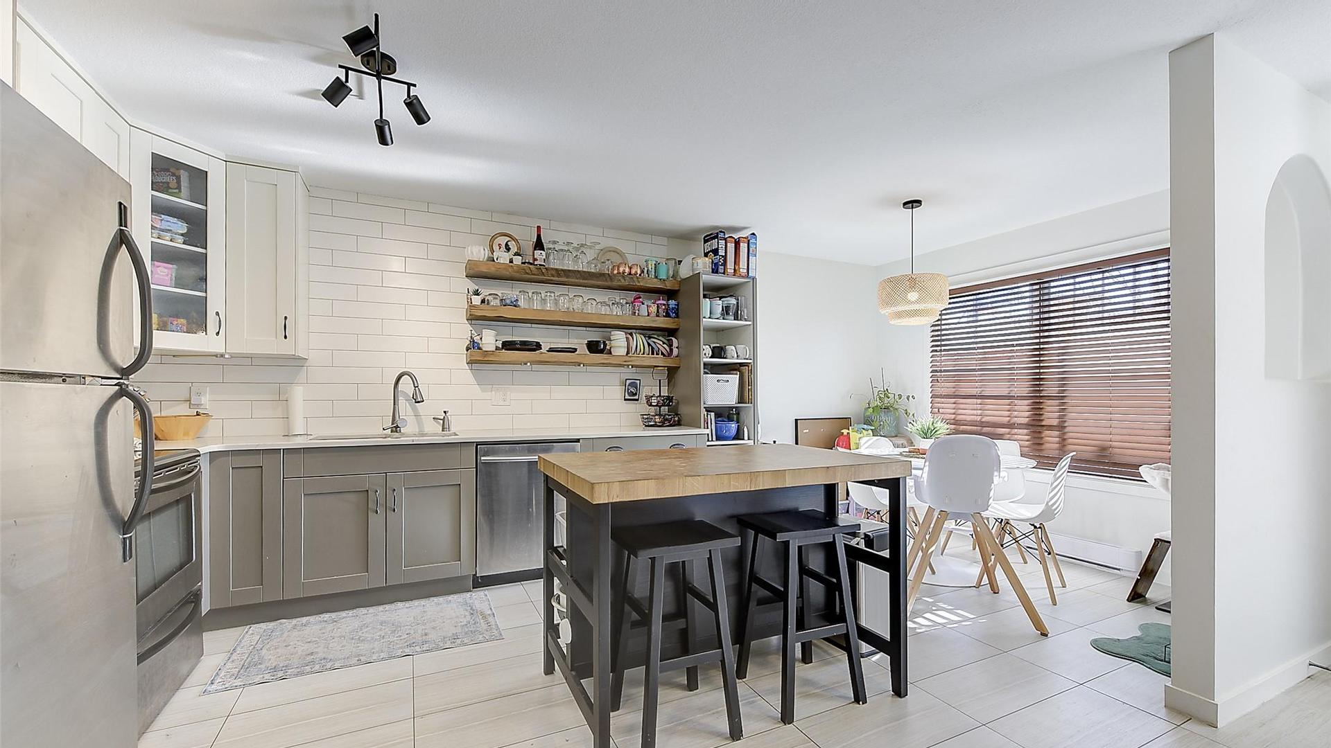 









290


Mills

Road, 101,
Kelowna,




BC
V1X 4G8

