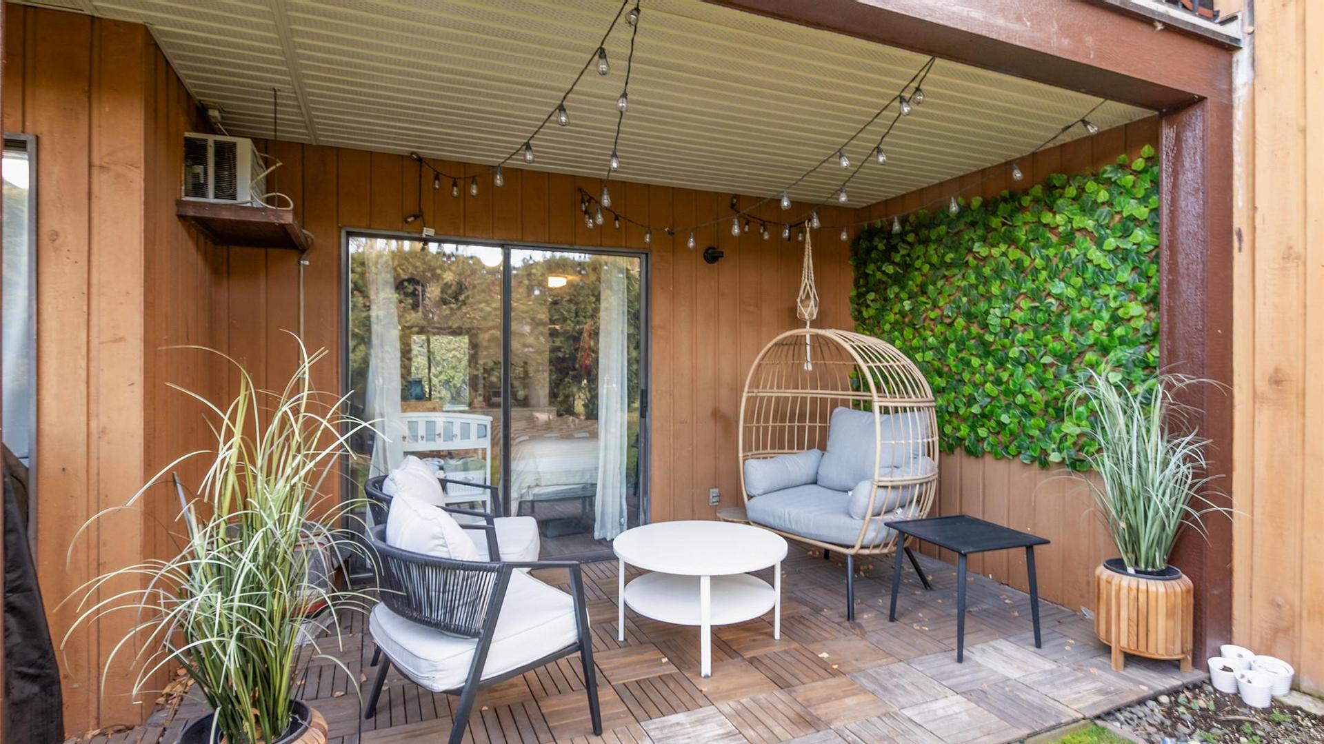 









290


Mills

Road, 101,
Kelowna,




BC
V1X 4G8

