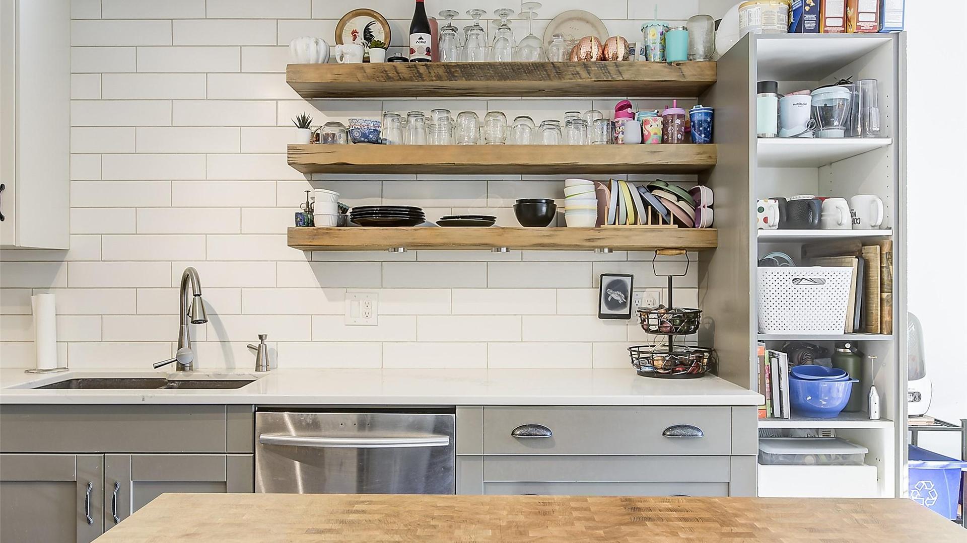 









290


Mills

Road, 101,
Kelowna,




BC
V1X 4G8

