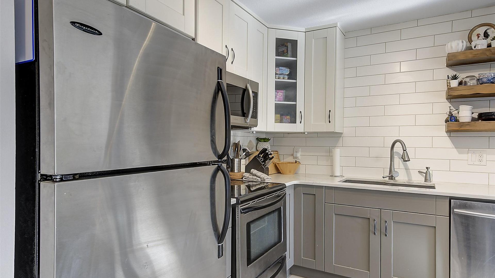 









290


Mills

Road, 101,
Kelowna,




BC
V1X 4G8

