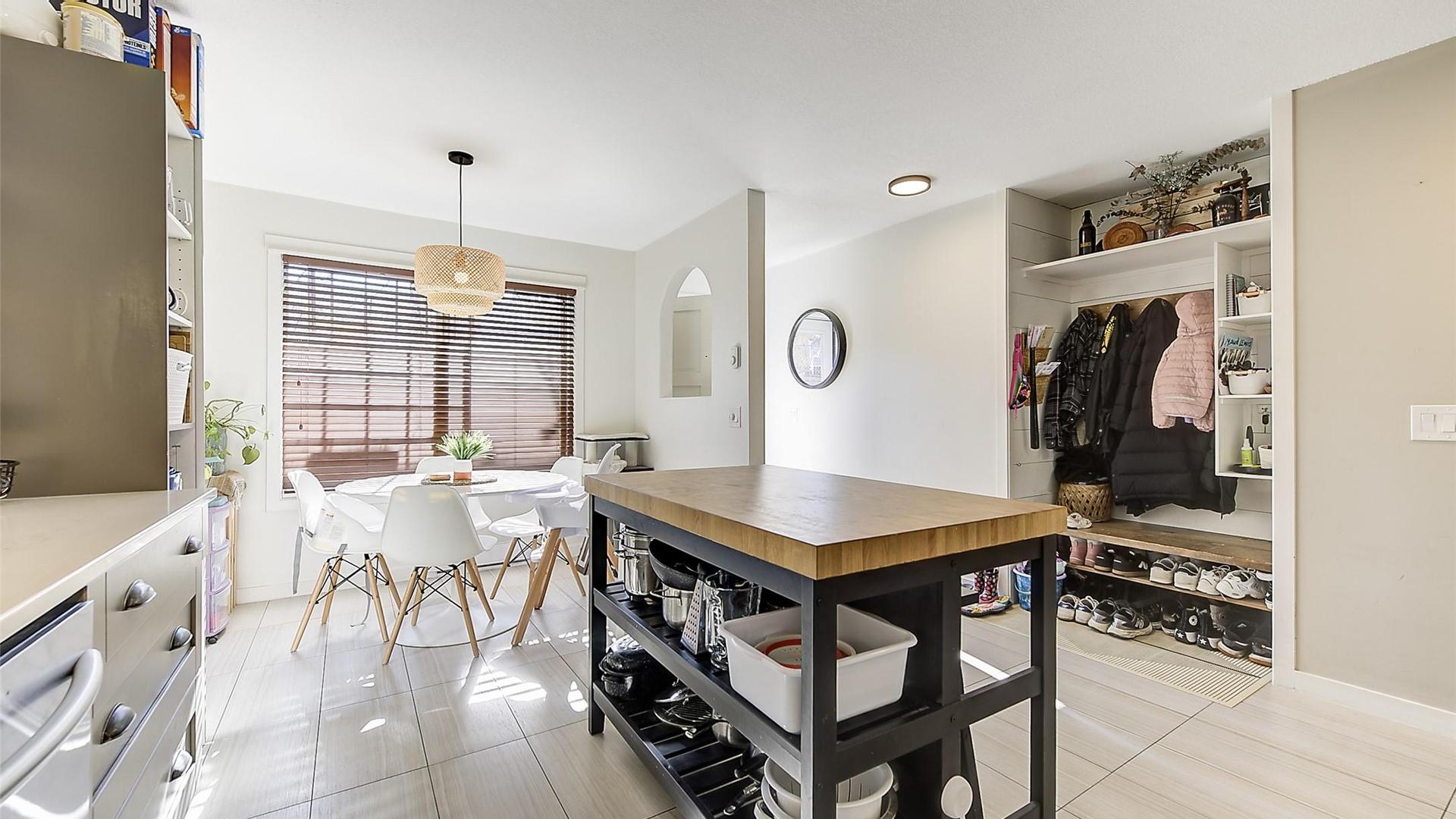 









290


Mills

Road, 101,
Kelowna,




BC
V1X 4G8

