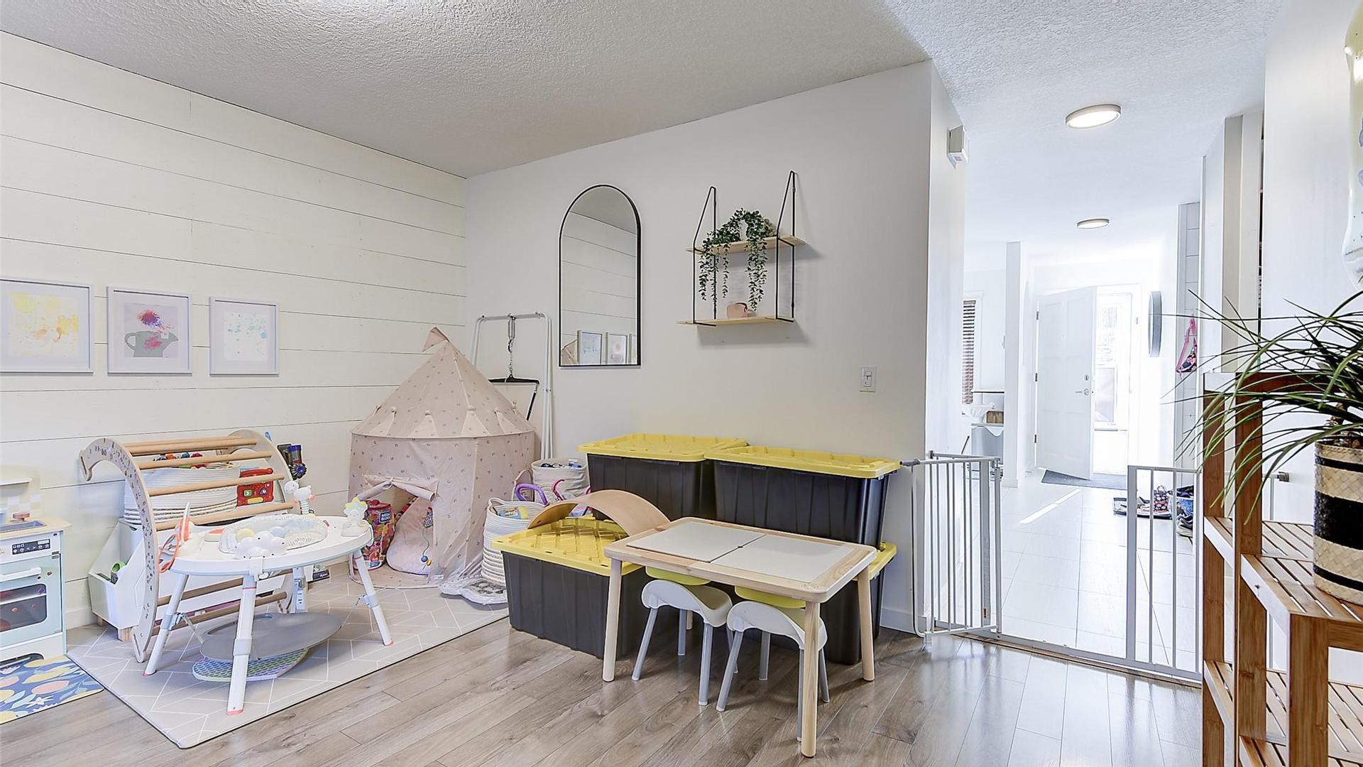 









290


Mills

Road, 101,
Kelowna,




BC
V1X 4G8

