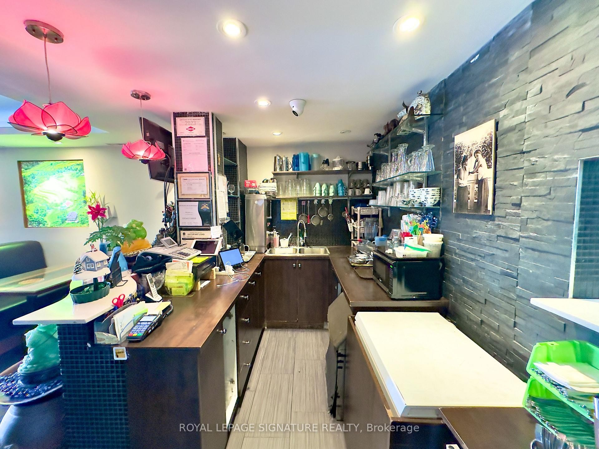 









1768


St Clair

Avenue West,
Toronto,




ON
M6N 1J3

