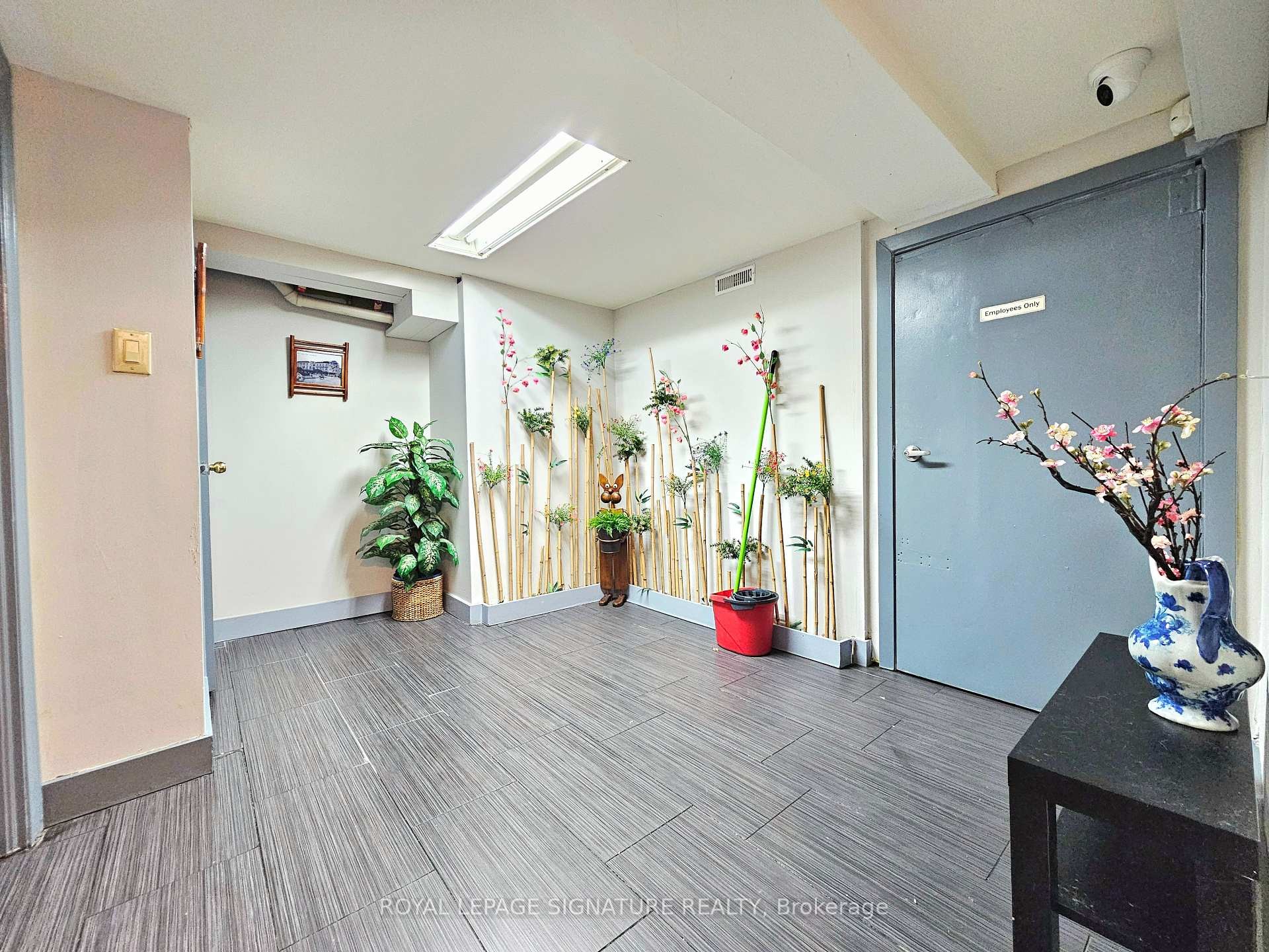 









1768


St Clair

Avenue West,
Toronto,




ON
M6N 1J3

