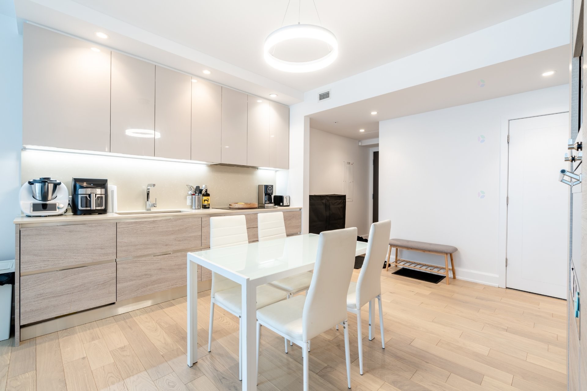 









1310


Boul. René-Lévesque O.

, 507,
Montréal (Ville-Marie),




QC
H3G0B7

