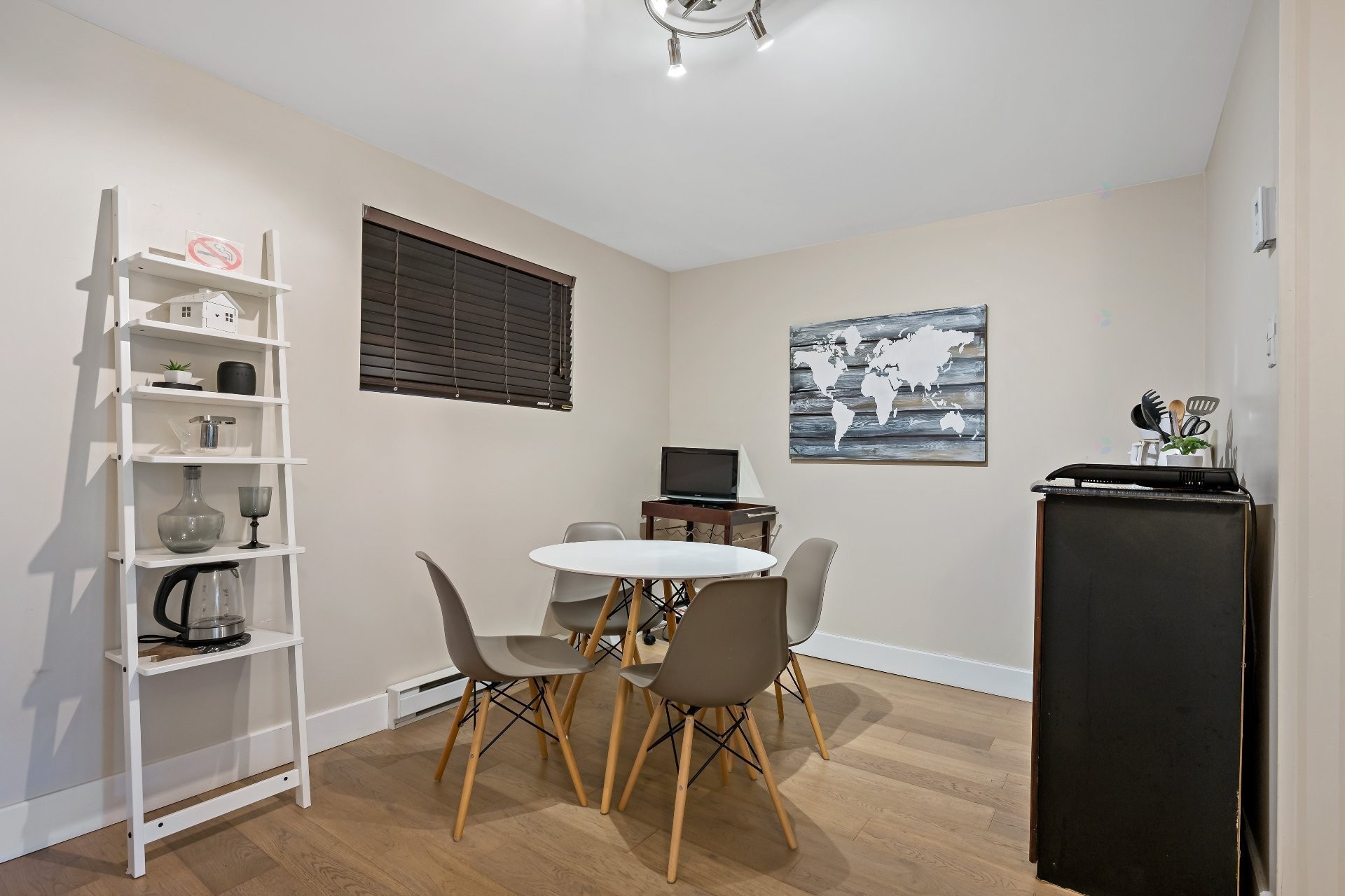 









231


Ch. de Lac-Tremblant-Nord

, 422,
Mont-Tremblant,




QC
J8E1B4

