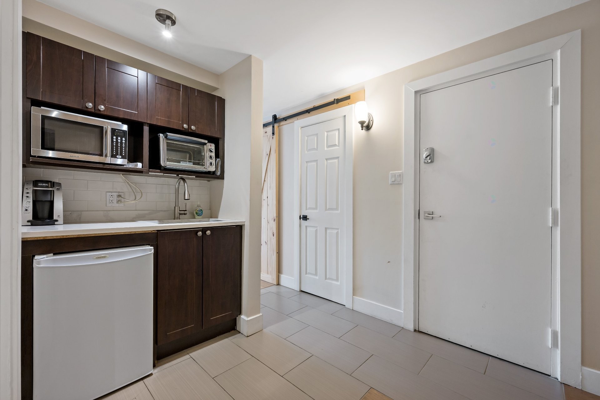 









231


Ch. de Lac-Tremblant-Nord

, 422,
Mont-Tremblant,




QC
J8E1B4

