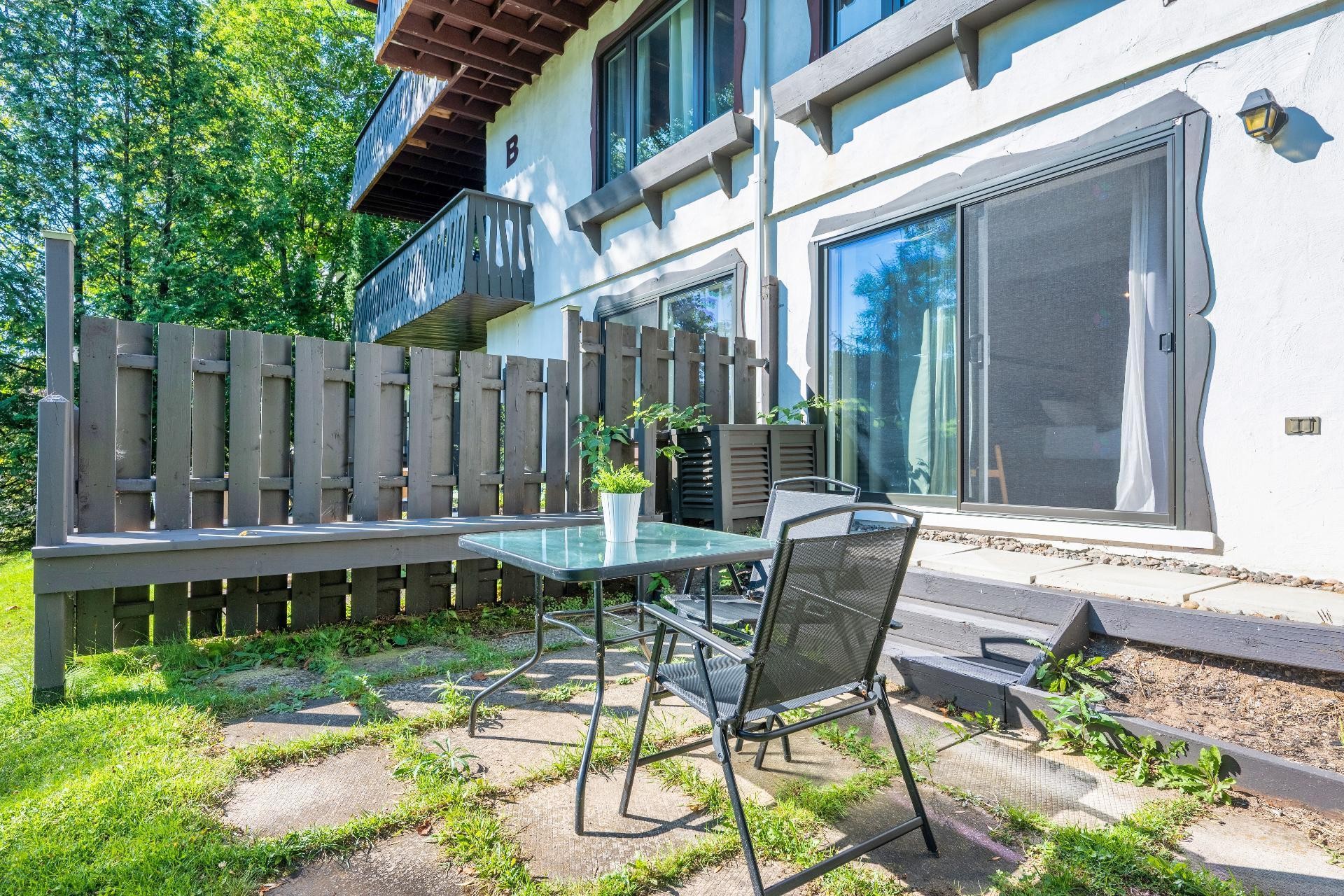 









231


Ch. de Lac-Tremblant-Nord

, 422,
Mont-Tremblant,




QC
J8E1B4

