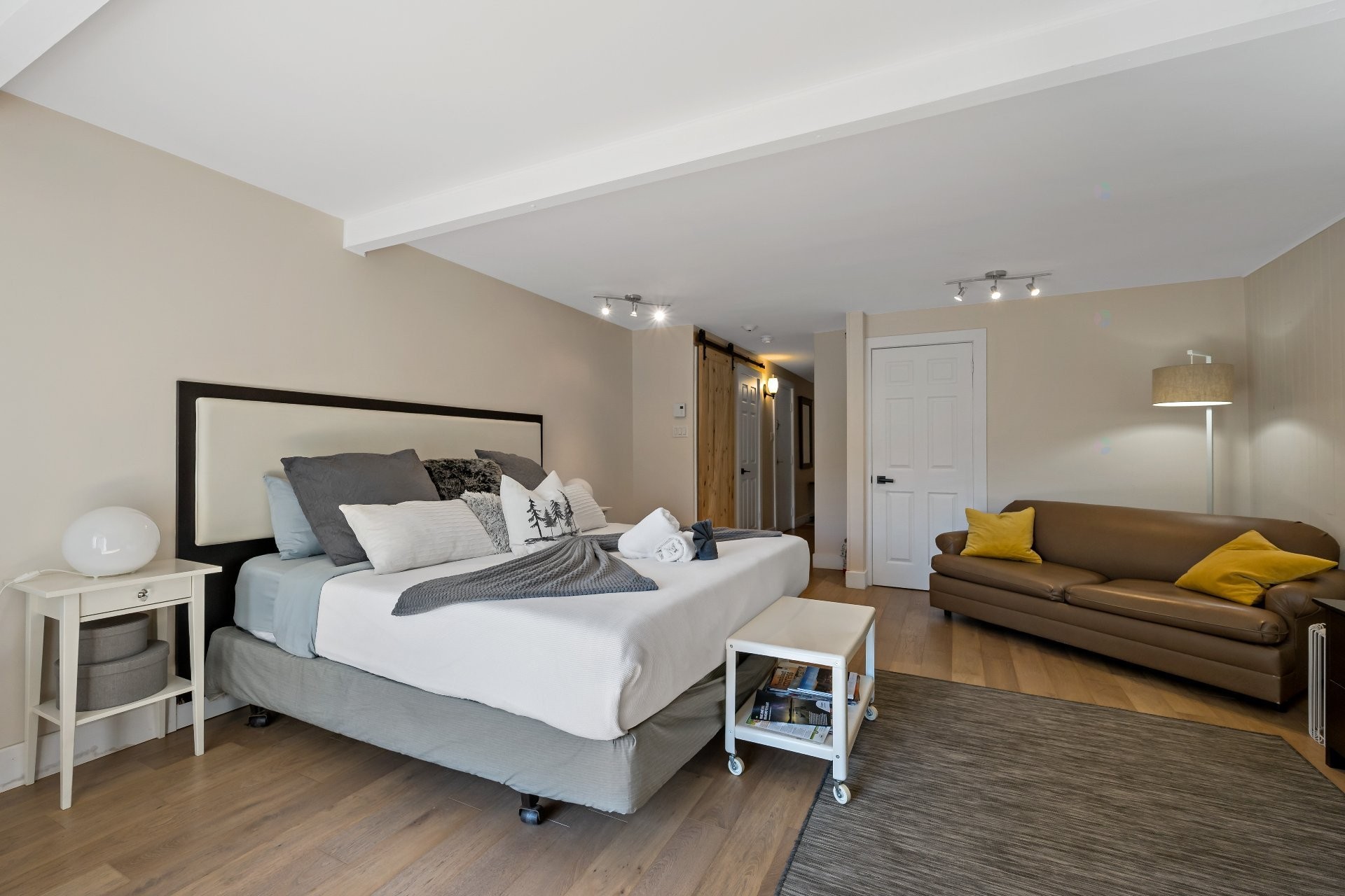 









231


Ch. de Lac-Tremblant-Nord

, 422,
Mont-Tremblant,




QC
J8E1B4

