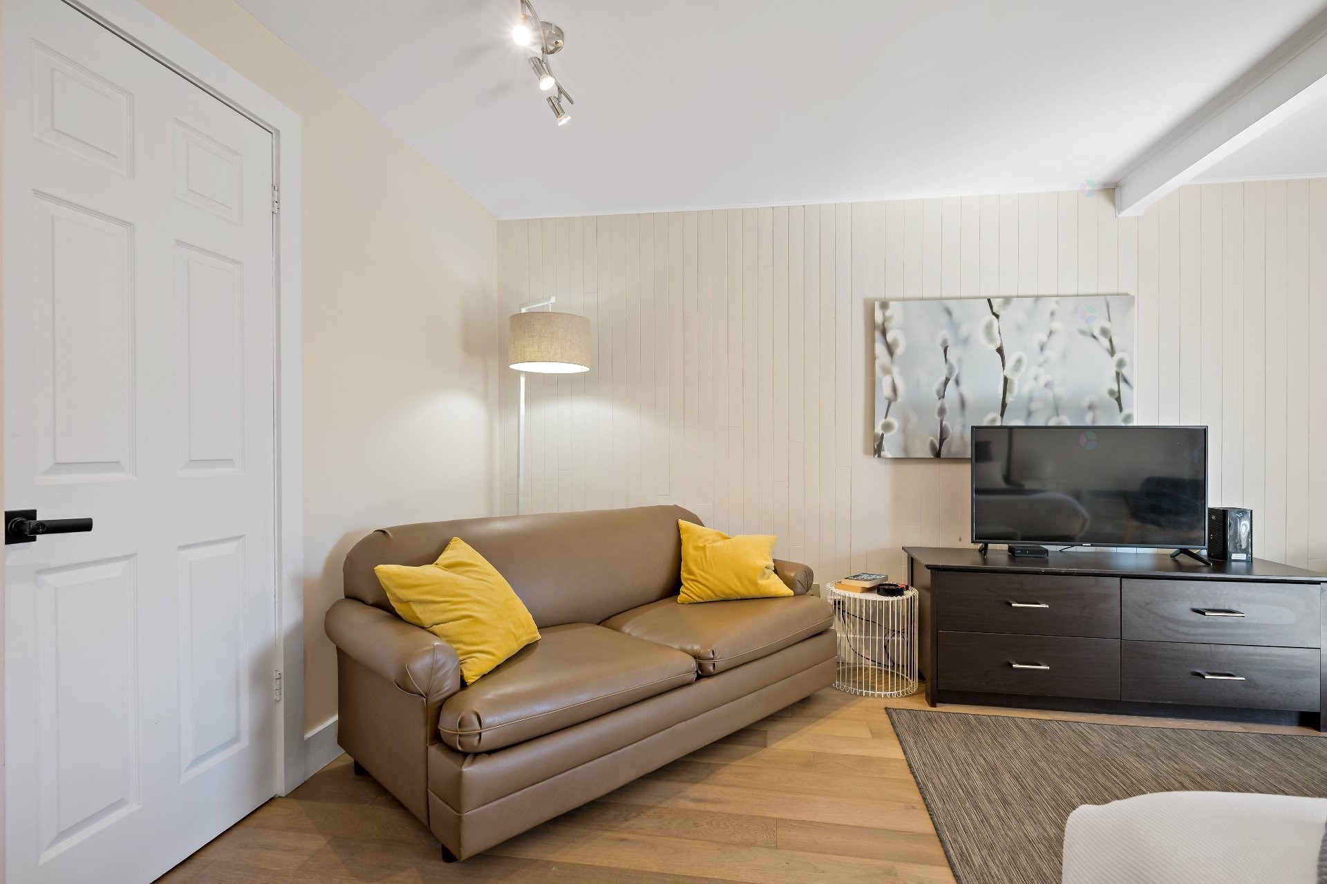 









231


Ch. de Lac-Tremblant-Nord

, 422,
Mont-Tremblant,




QC
J8E1B4

