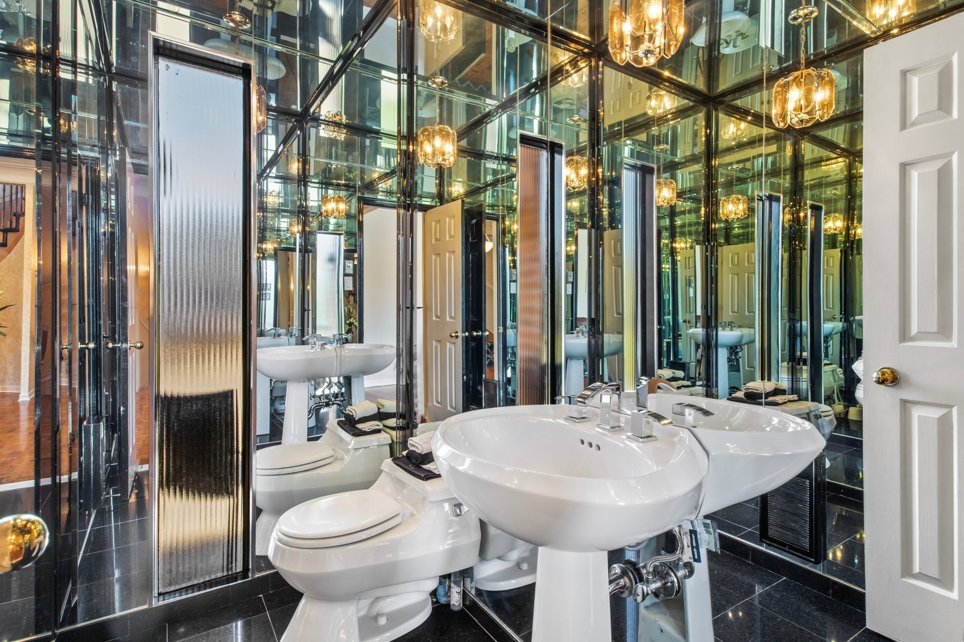 









5901


Av. Brandeis

,
Côte-Saint-Luc,




QC
H4W3B2

