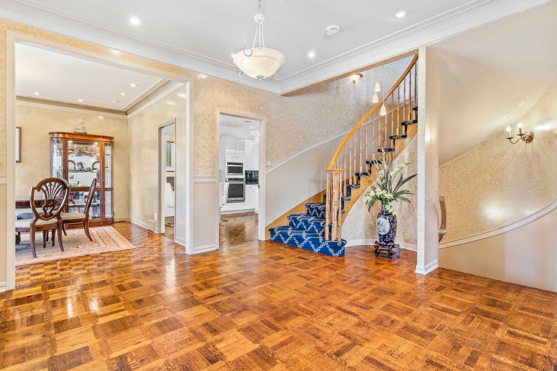 









5901


Av. Brandeis

,
Côte-Saint-Luc,




QC
H4W3B2

