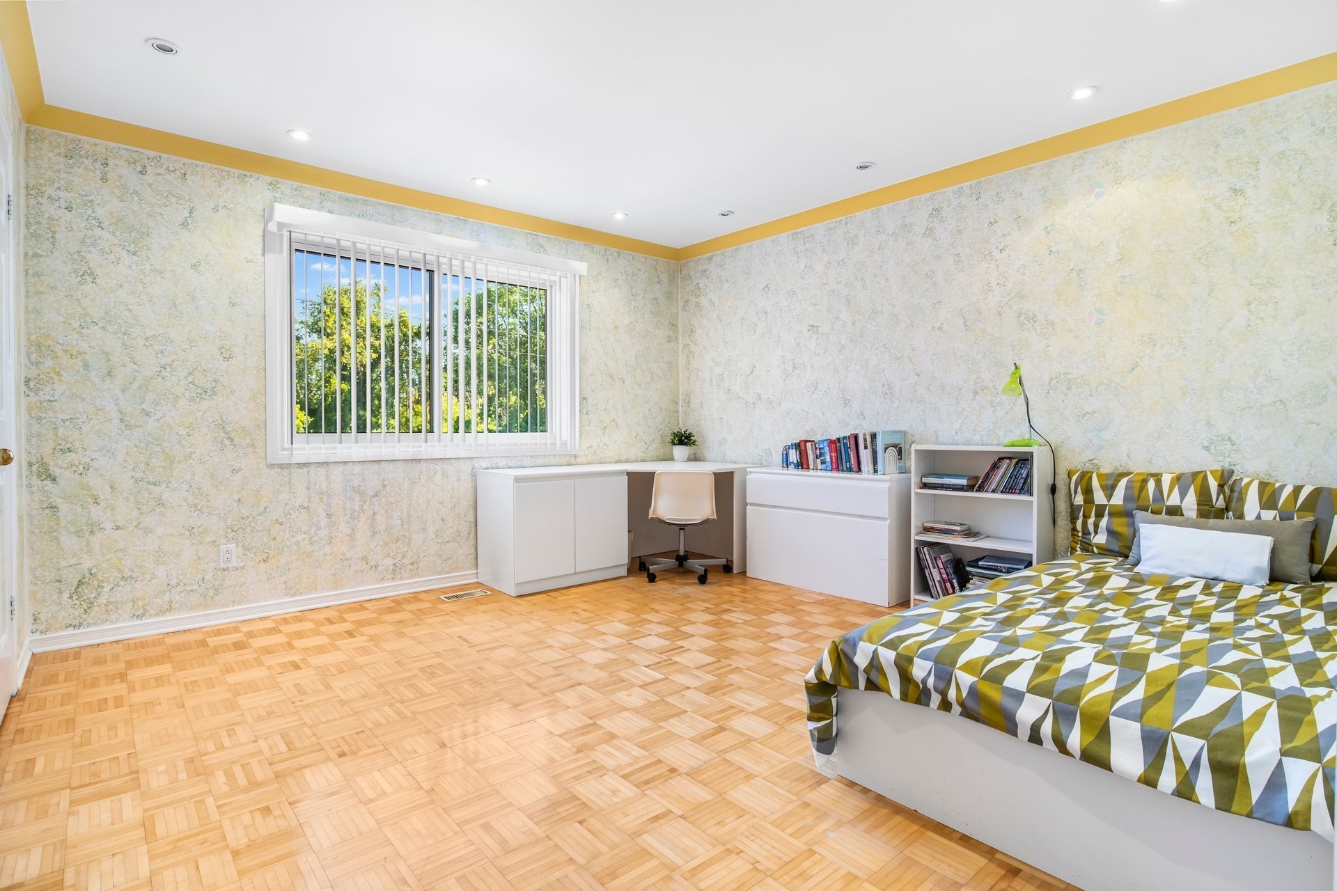 









5901


Av. Brandeis

,
Côte-Saint-Luc,




QC
H4W3B2

