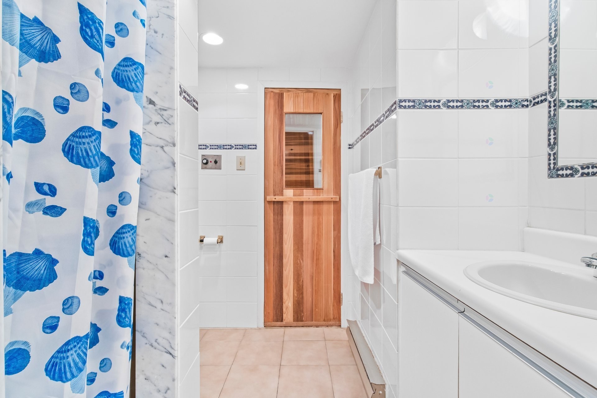 









5901


Av. Brandeis

,
Côte-Saint-Luc,




QC
H4W3B2

