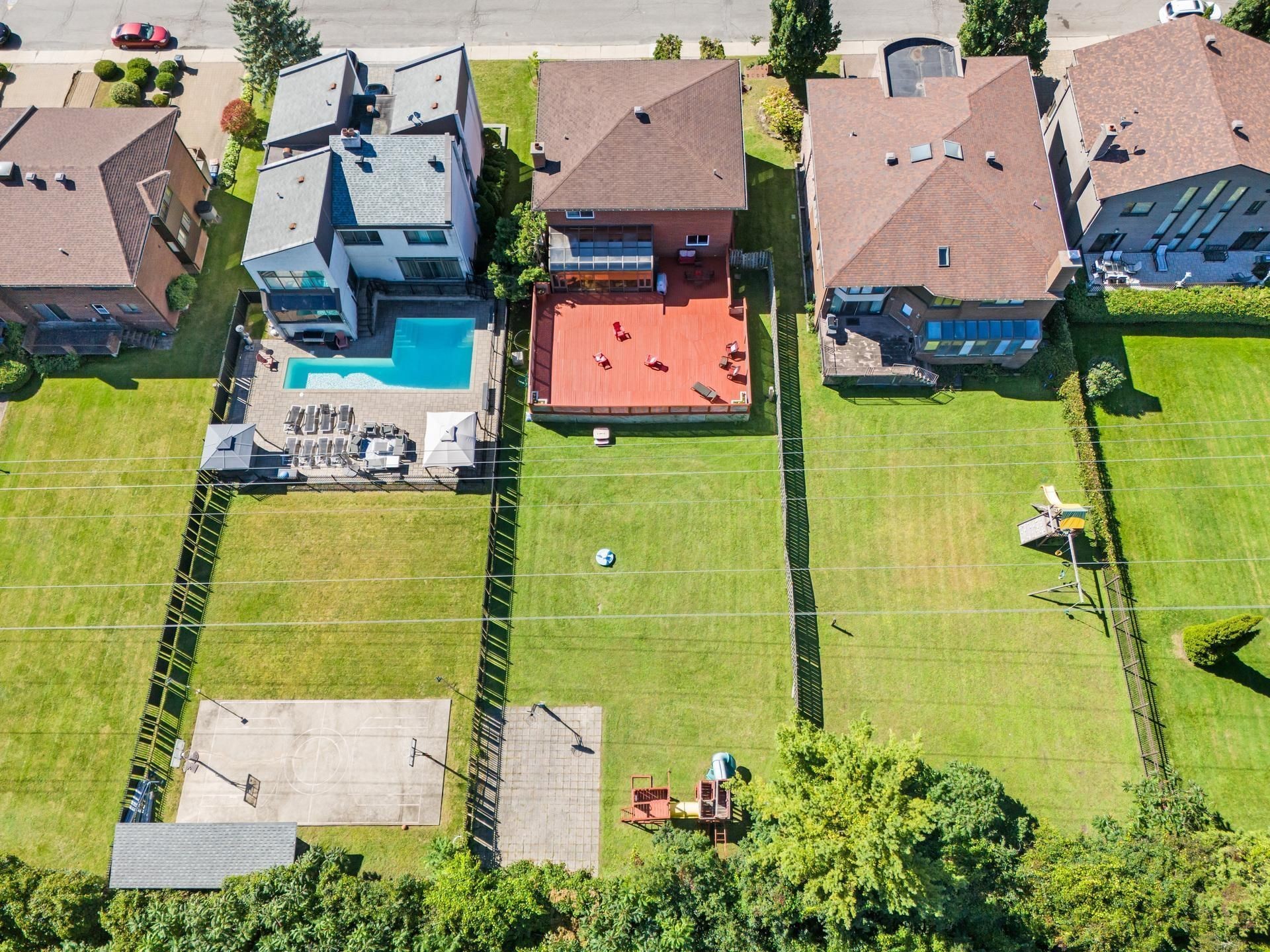 









5901


Av. Brandeis

,
Côte-Saint-Luc,




QC
H4W3B2

