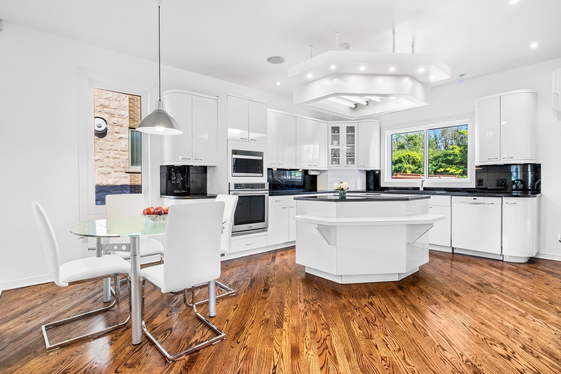 









5901


Av. Brandeis

,
Côte-Saint-Luc,




QC
H4W3B2

