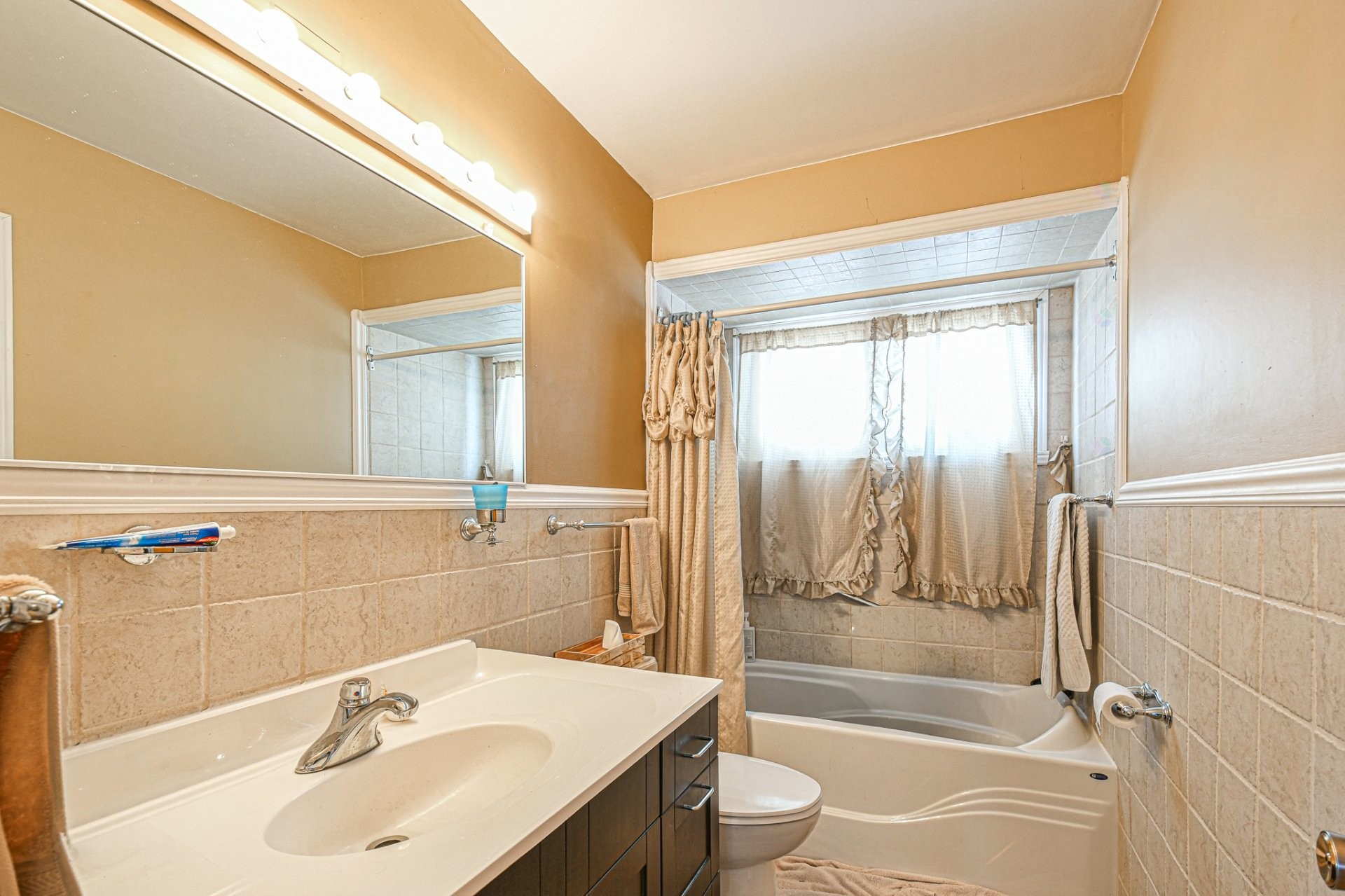 









80


Rue Campeau

,
Sainte-Adèle,




QC
J8B2P1

