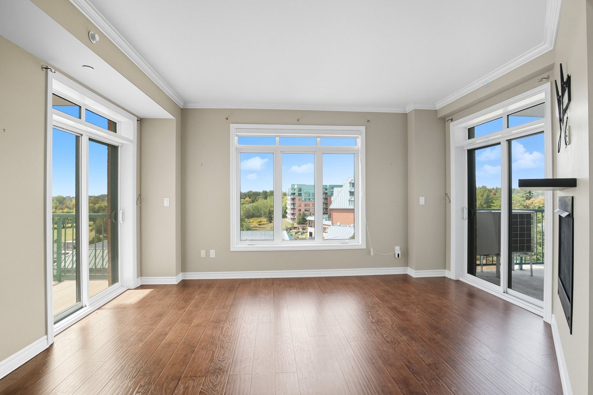 









1180


Ch. d'Aylmer

, 512,
Gatineau (Aylmer),




QC
J9H0G5

