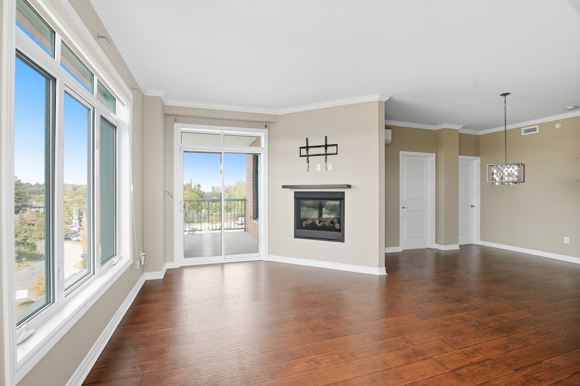 









1180


Ch. d'Aylmer

, 512,
Gatineau (Aylmer),




QC
J9H0G5

