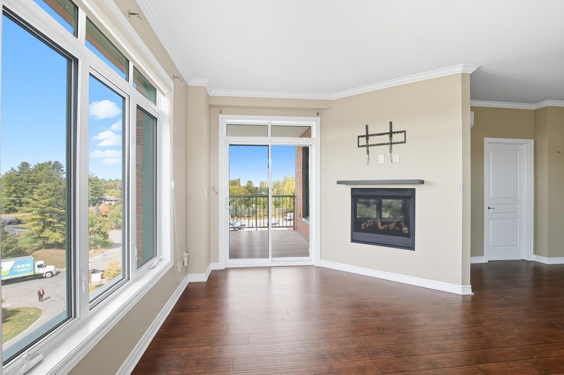 









1180


Ch. d'Aylmer

, 512,
Gatineau (Aylmer),




QC
J9H0G5

