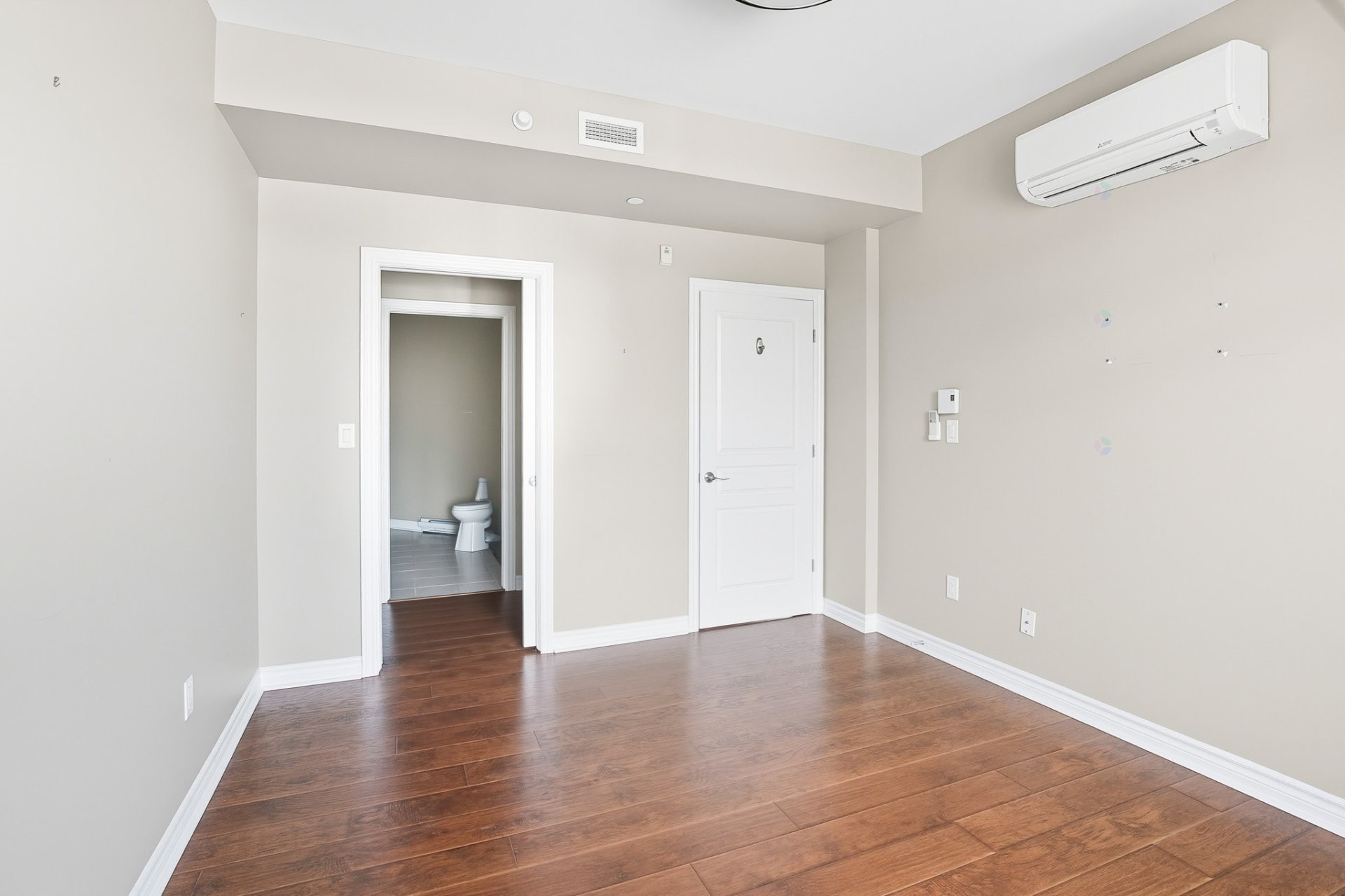 









1180


Ch. d'Aylmer

, 512,
Gatineau (Aylmer),




QC
J9H0G5

