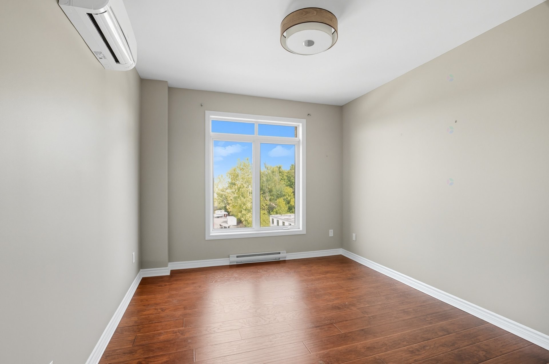 









1180


Ch. d'Aylmer

, 512,
Gatineau (Aylmer),




QC
J9H0G5

