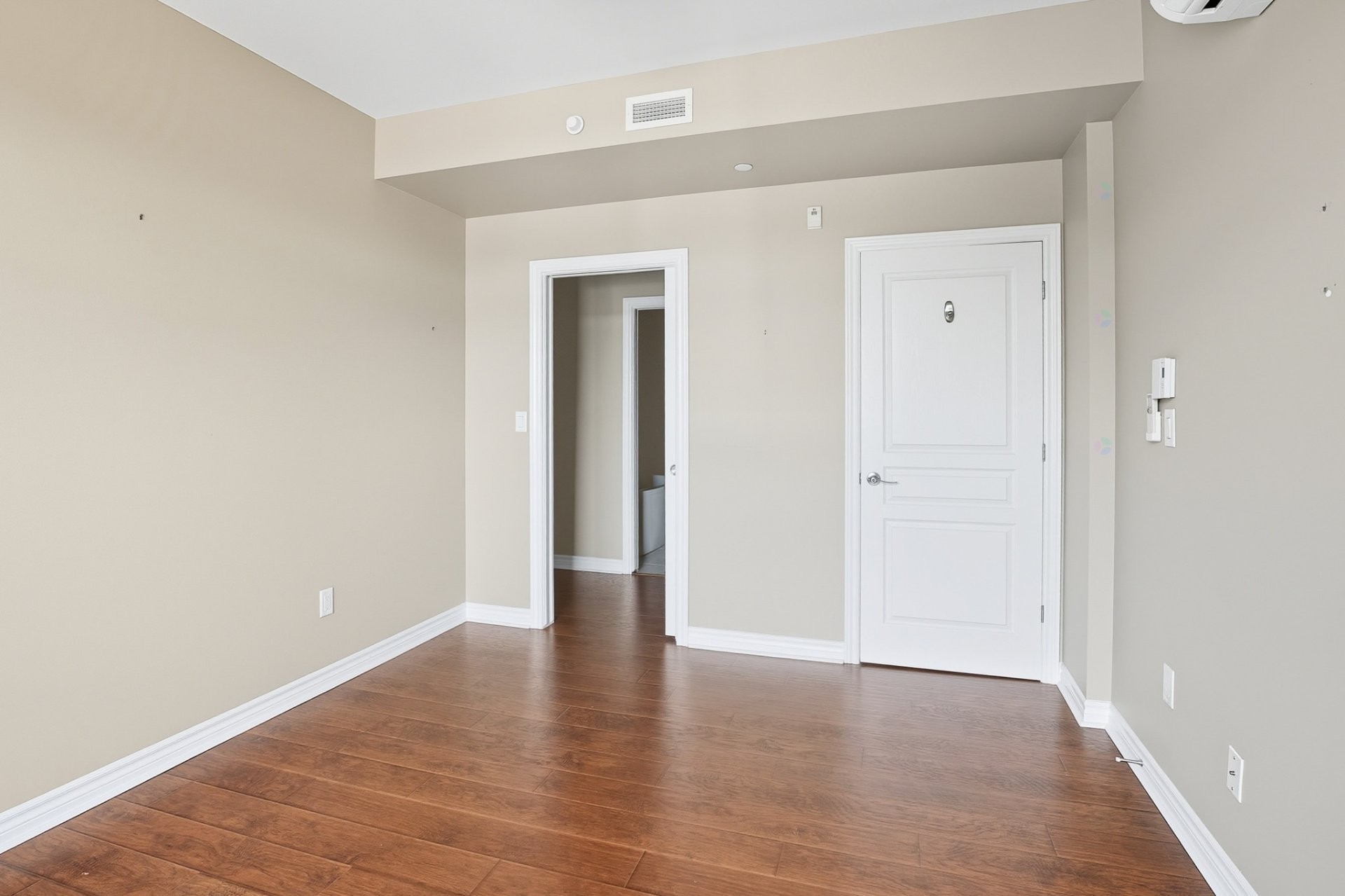 









1180


Ch. d'Aylmer

, 512,
Gatineau (Aylmer),




QC
J9H0G5

