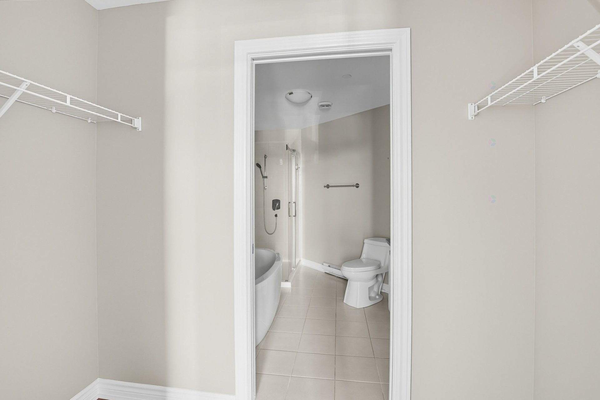 









1180


Ch. d'Aylmer

, 512,
Gatineau (Aylmer),




QC
J9H0G5

