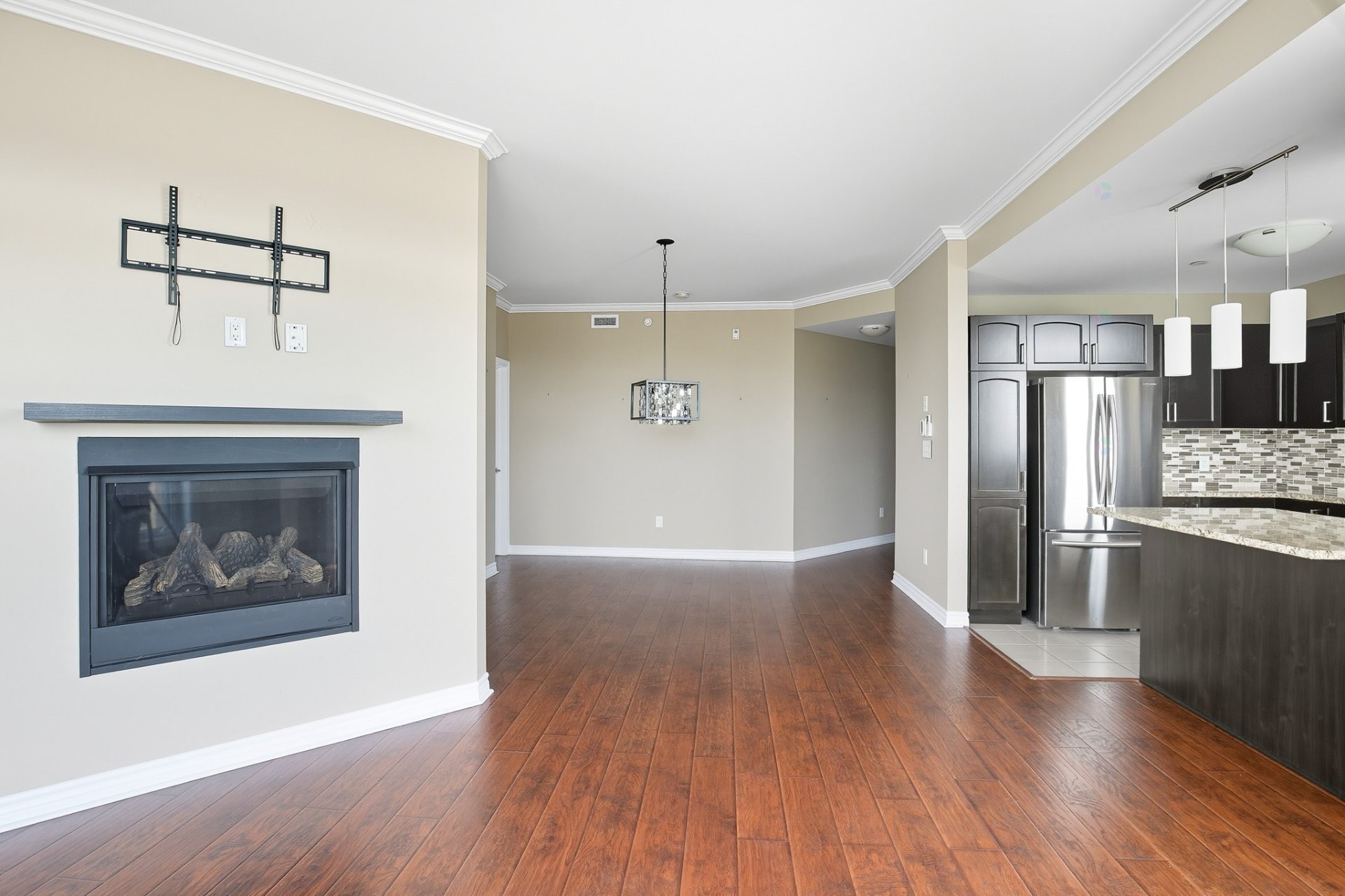 









1180


Ch. d'Aylmer

, 512,
Gatineau (Aylmer),




QC
J9H0G5

