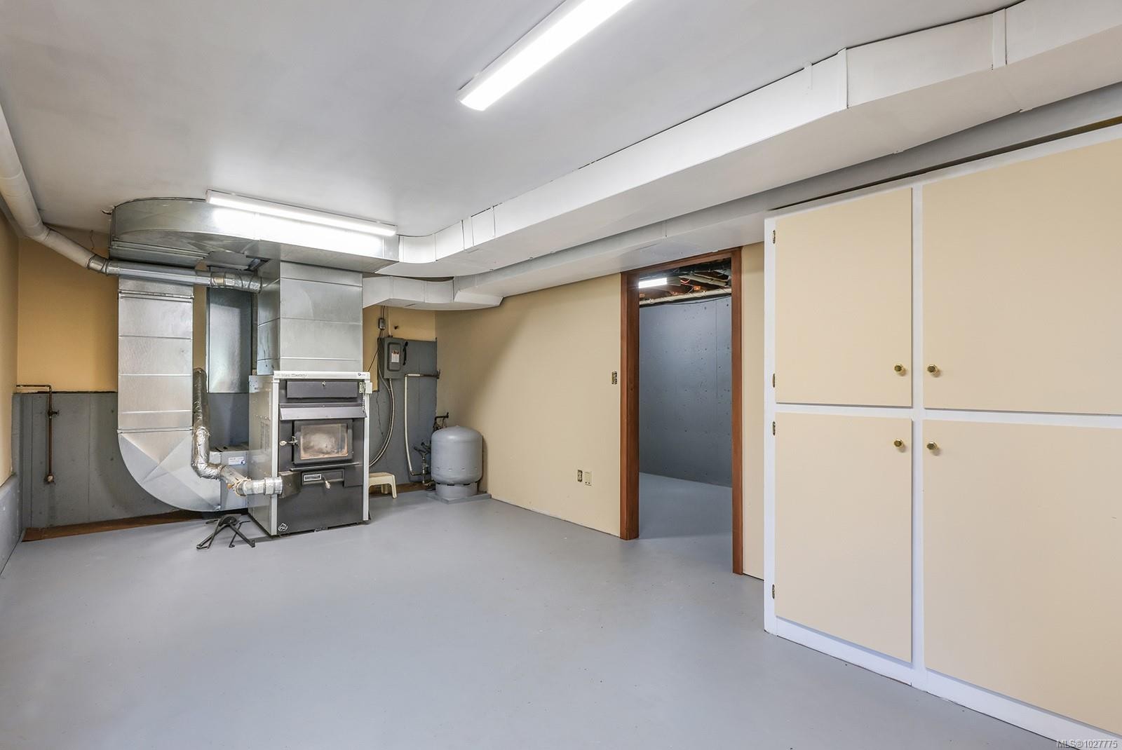 









2099


Idiens

Way,
Comox,




BC
V9M 3Y9

