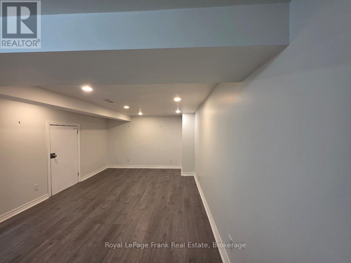 












44 BILLINGSGATE CRESCENT

,
Ajax,




Ontario
L1S2R8

