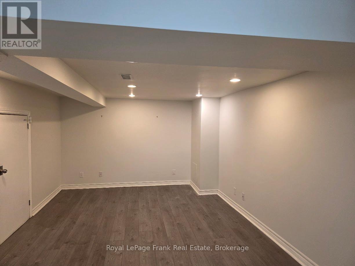 












44 BILLINGSGATE CRESCENT

,
Ajax,




Ontario
L1S2R8

